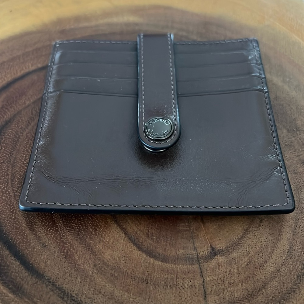 Coach Wallet (Men’s/Womens) 4 credit card slots, 1 additional on top